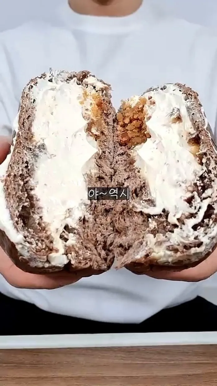 연세우유 피넛초코 생크림빵