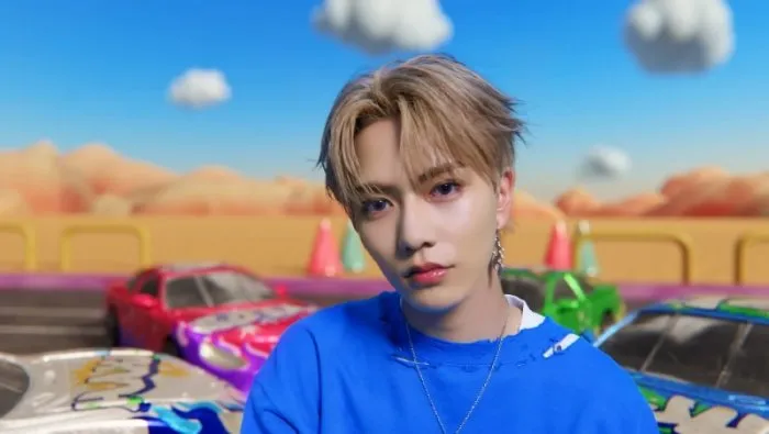 아오엔, 하이브, 더 블루 선, 데뷔