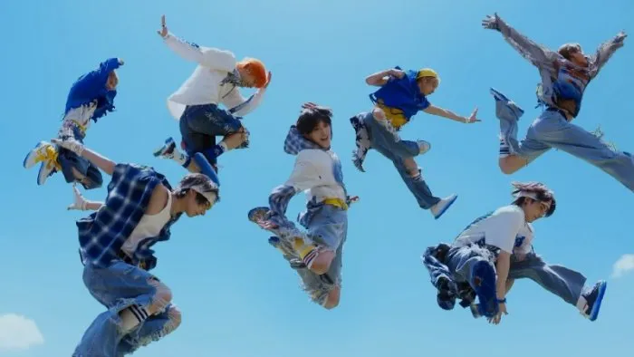 아오엔, 하이브, 더 블루 선, 데뷔