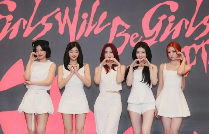 있지, ITZY, 키스오브라이프, 키라스, QWER, 도영, NCT, 에이티즈, 제이홉, 방탄소년단, BTS, K팝