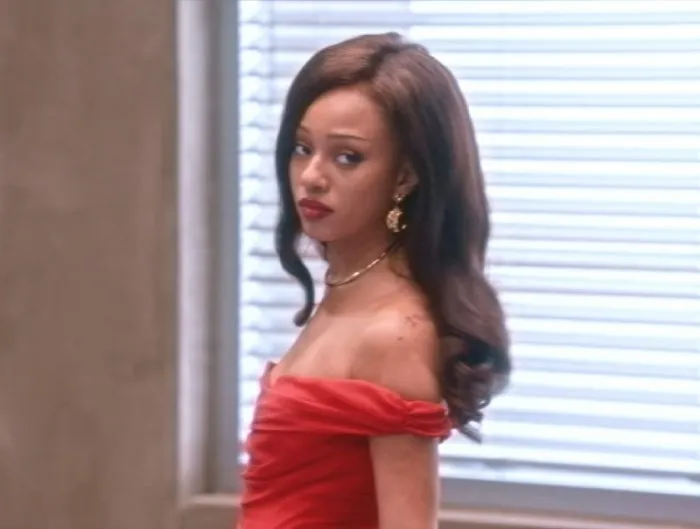 캣츠아이, 제시카 알바, 가브리엘라, 티저