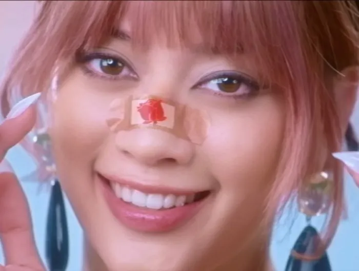 캣츠아이, 제시카 알바, 가브리엘라, 티저