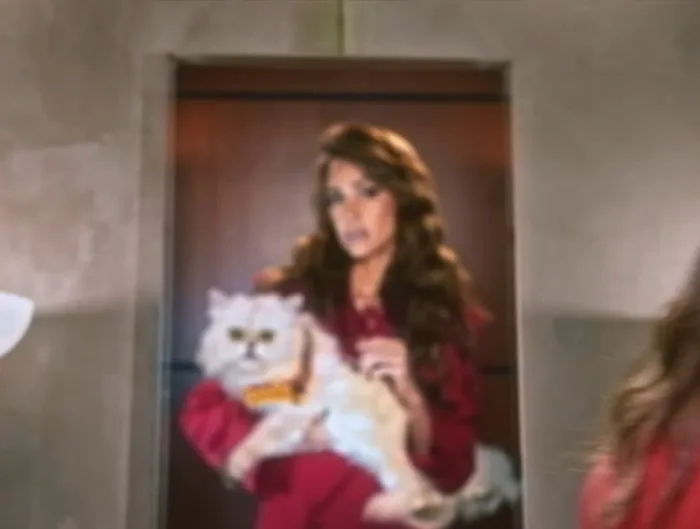 캣츠아이, 제시카 알바, 가브리엘라, 티저