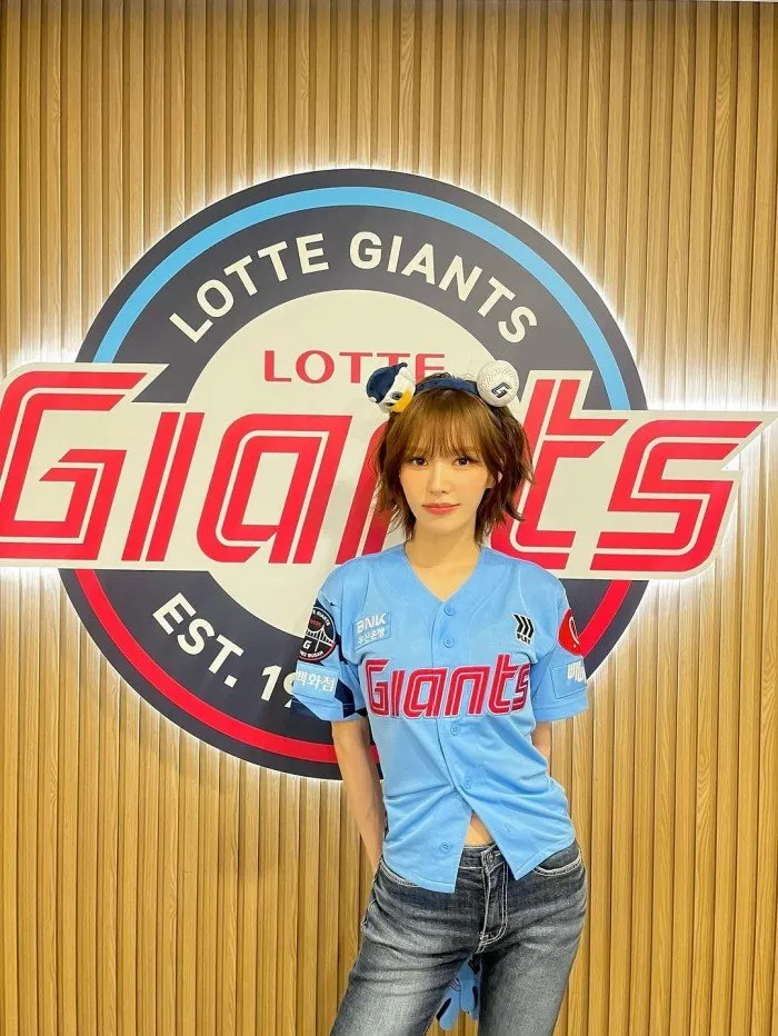 레드벨벳 웬디, 데뷔 첫 시구…롯데 승리요정 등극