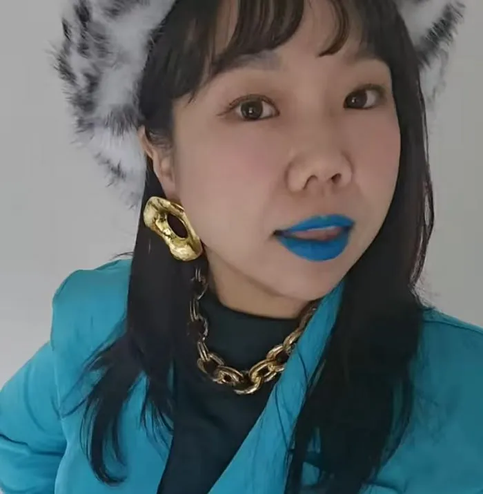 Hong Hyun-hee, molesta por inducir compras: "Sitios de fraude, ilegal"