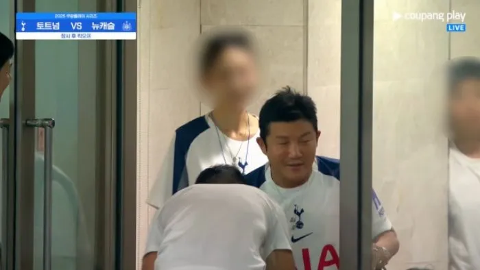 'Joo Se-ho♥' Jeong Soo-ji Spotted at Son Heung-min's Farewell Match...Tall Height Draws Attention