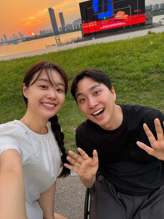 박위♥송지은, 훈훈한 한강 데이트 투샷 포착