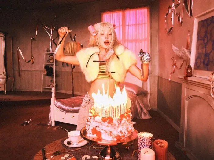 BoA, NewBeat, QueenzEye, Yves, N.TOP, KiiiKiii, Koyote