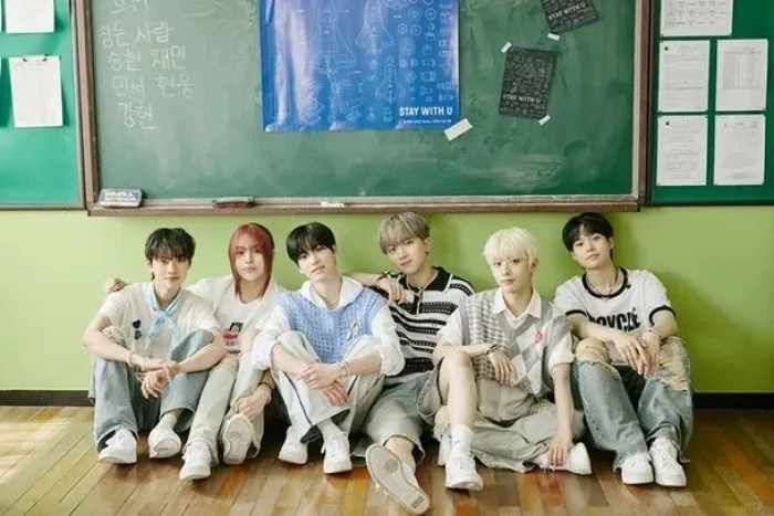 BoA, NewBeat, QueenzEye, Yves, N.TOP, KiiiKiii, Koyote