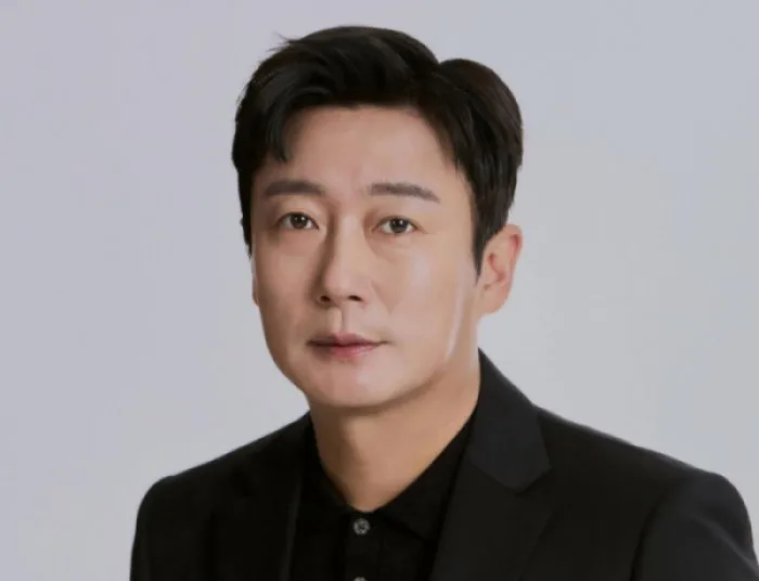 Lee Soo-geun's Father Passes Away… Agency Requests Comfort