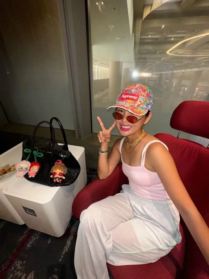 Oh My Girl, Mimi, Instagram, Labubu, Crying Baby, bolso