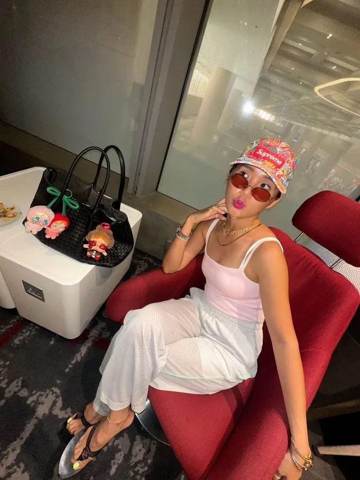 Oh My Girl, Mimi, Instagram, Labubu, Crying Baby, bolso