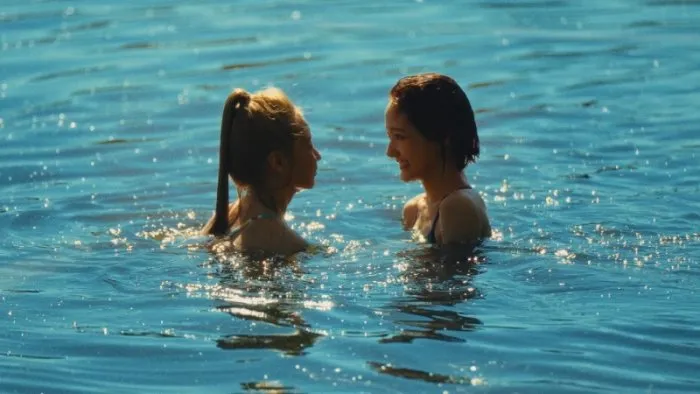 키키, 댄싱 얼론, 뮤직비디오