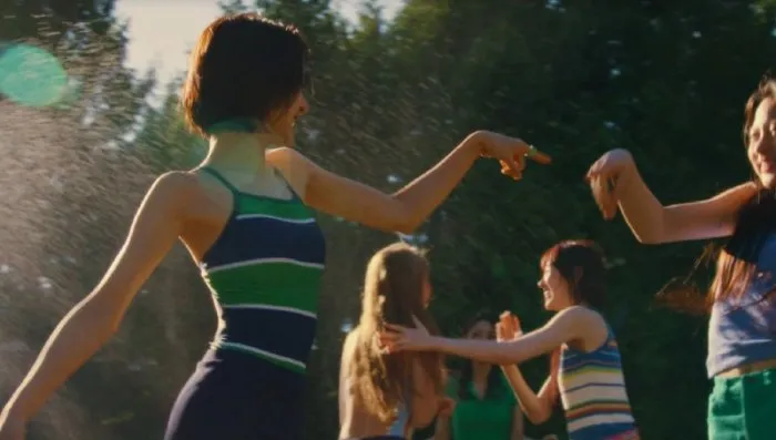 키키, 댄싱 얼론, 뮤직비디오