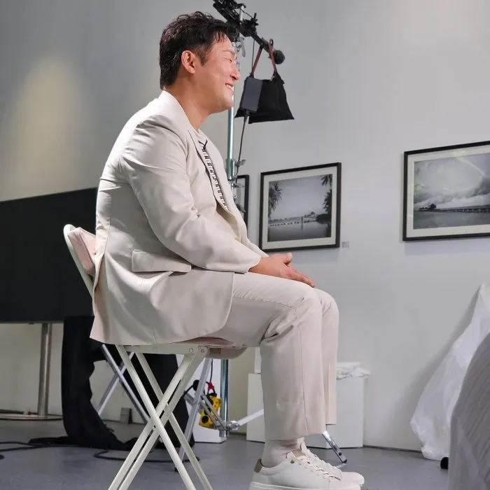 Yoon Kyung-ho, You Quiz, Zombie Daughter, Instagram, Gracias, Saludo