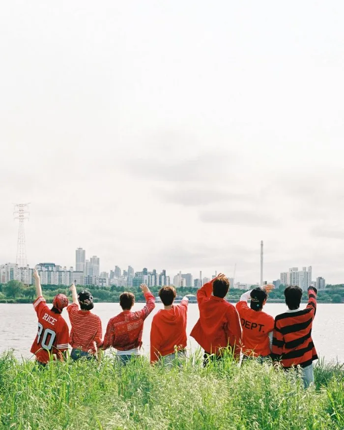 Identity, Unevermet, Debut, Mode House