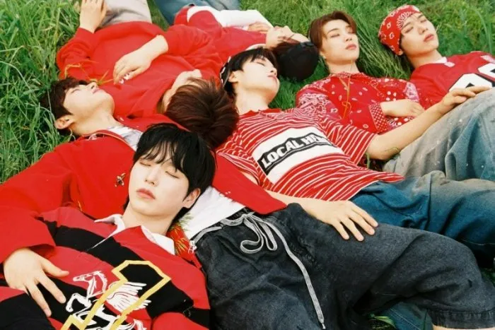 Identity, Unevermet, Debut, Mode House