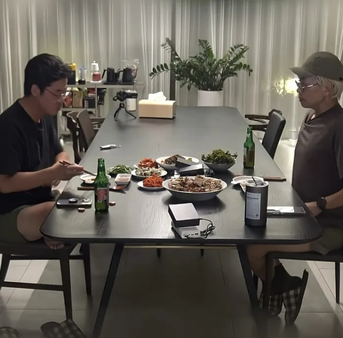 'Post-Office Meeting'... Na Young-seok and Kim Tae-ho Discuss the Golden Age of TV Entertainment