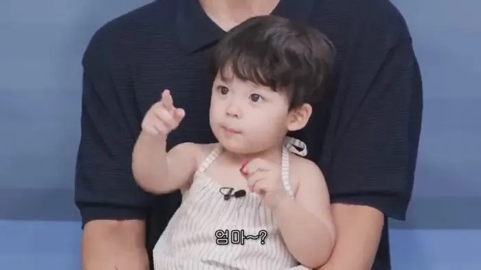 G-Dragon, Who Usually Withstands 'Meme' Bombs, Fails to Hold Back Laughter for Unexpected Reasons