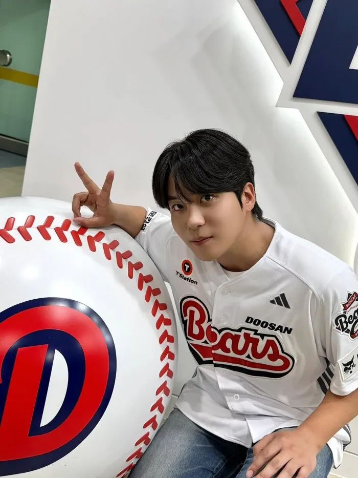 ATEEZ, Jongho, Doosan Bears, First Pitch, Support, Instagram