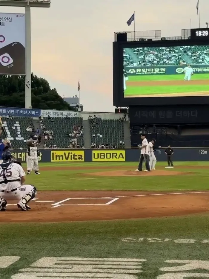 ATEEZ, Jongho, Doosan Bears, First Pitch, Support, Instagram