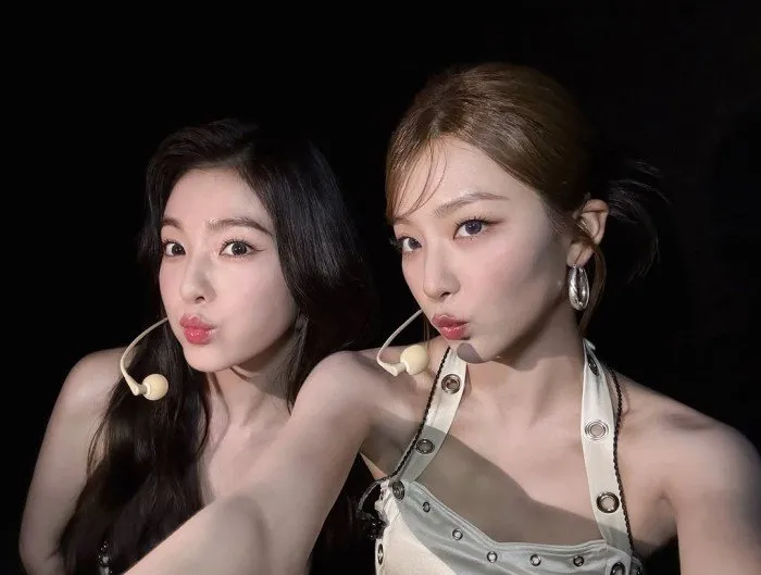 레드벨벳 아이린X슬기, '입술 쭉' 인형 미모 과시