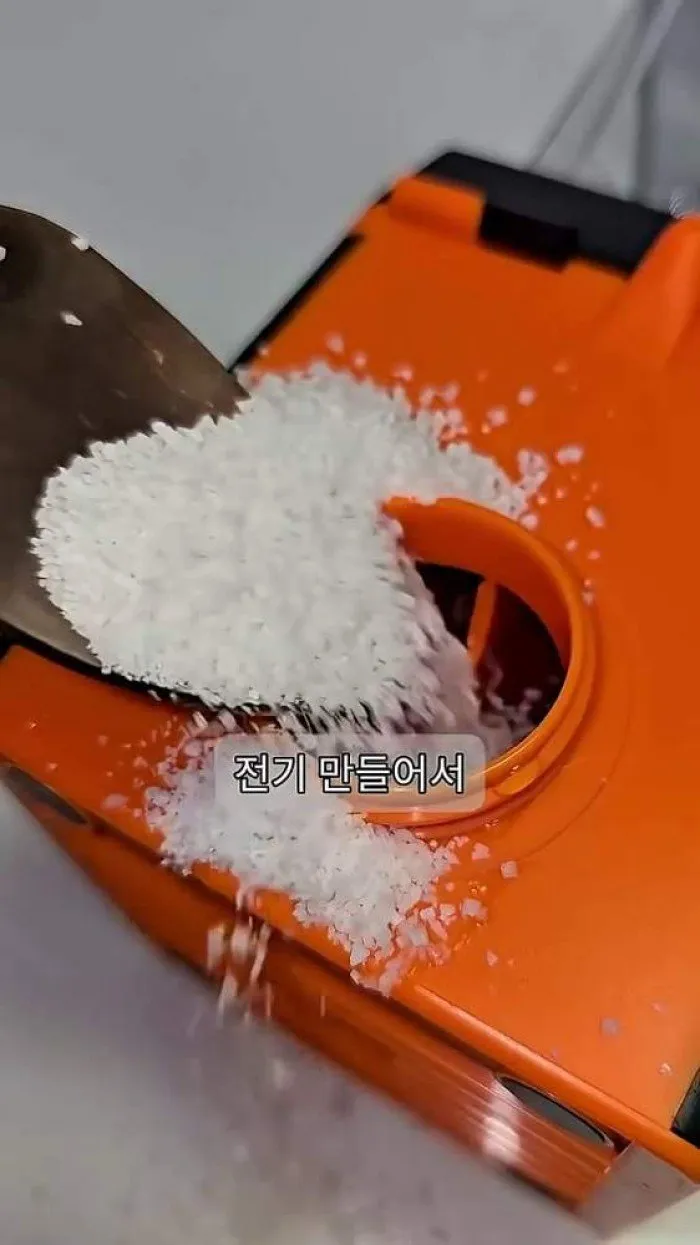 [리뷰] 전기·해충 퇴치까지…'소금' 활용한 신박템 2종