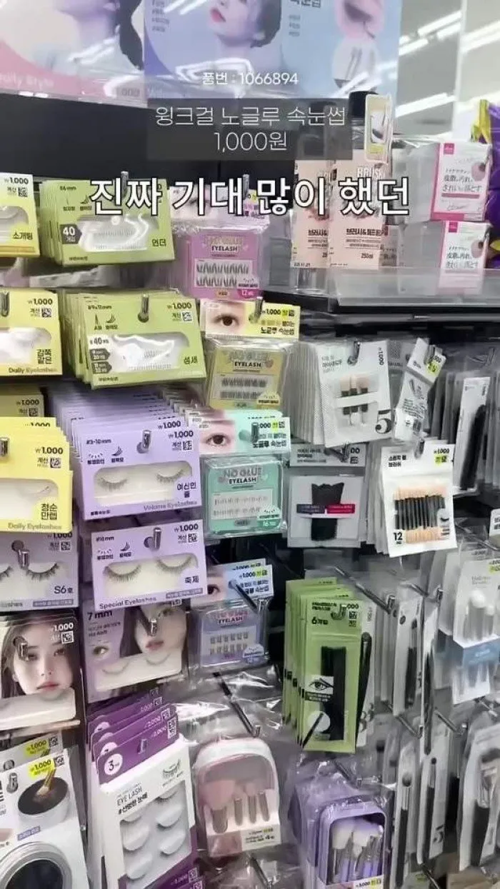 Mochila casual de nylon plegable, Pestañas sin pegamento Wink Girl, Vinagre capilar True Lab de Laboratorio Honesto, Tónico para el cuero cabelludo