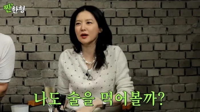 Lee Young-ae Calls for Warning Subtitles on Shin Dong-yup's Drinking Broadcast