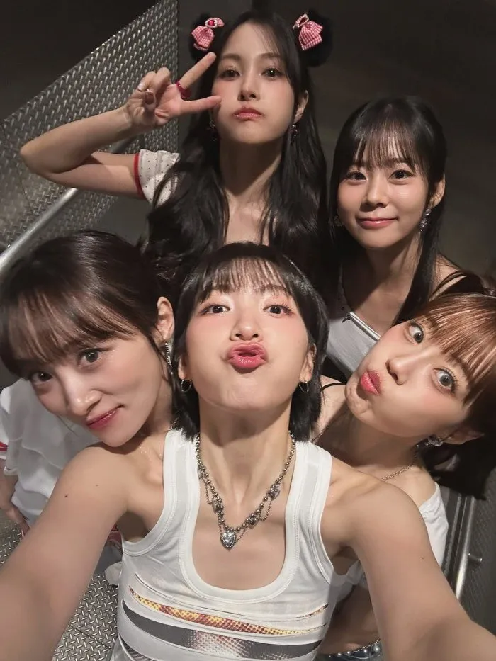 Kara Kang Ji-young, revela cálidas fotos grupales... "Por favor, sean Kara para siempre"