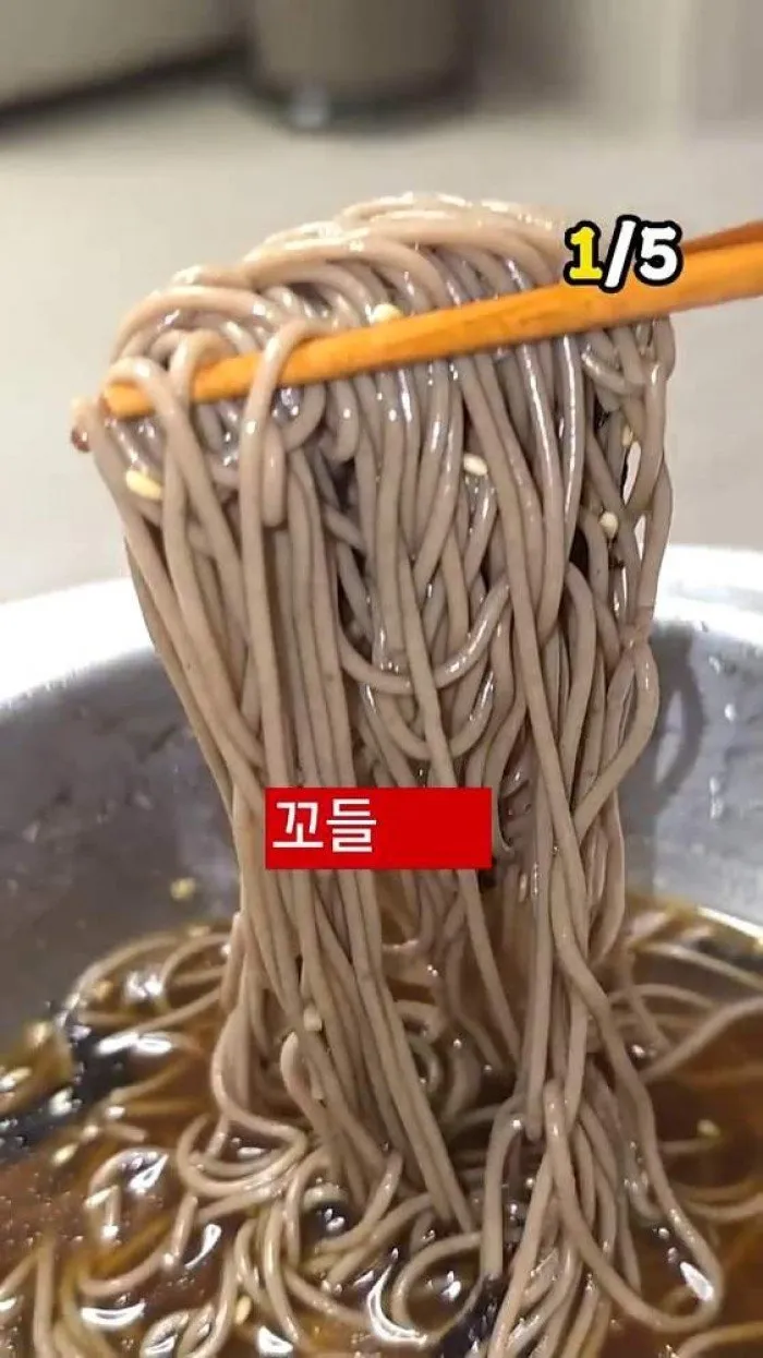 풀무원 지구식단 메밀두유면, 삼립 프로젝트H 고단백 저당 모닝빵, 넛츠그린 짜먹는 저당 땅콩 스프레드 스틱, 굽네 닭가슴살 김치볶음밥, 참치듬뿍 제로쌈장