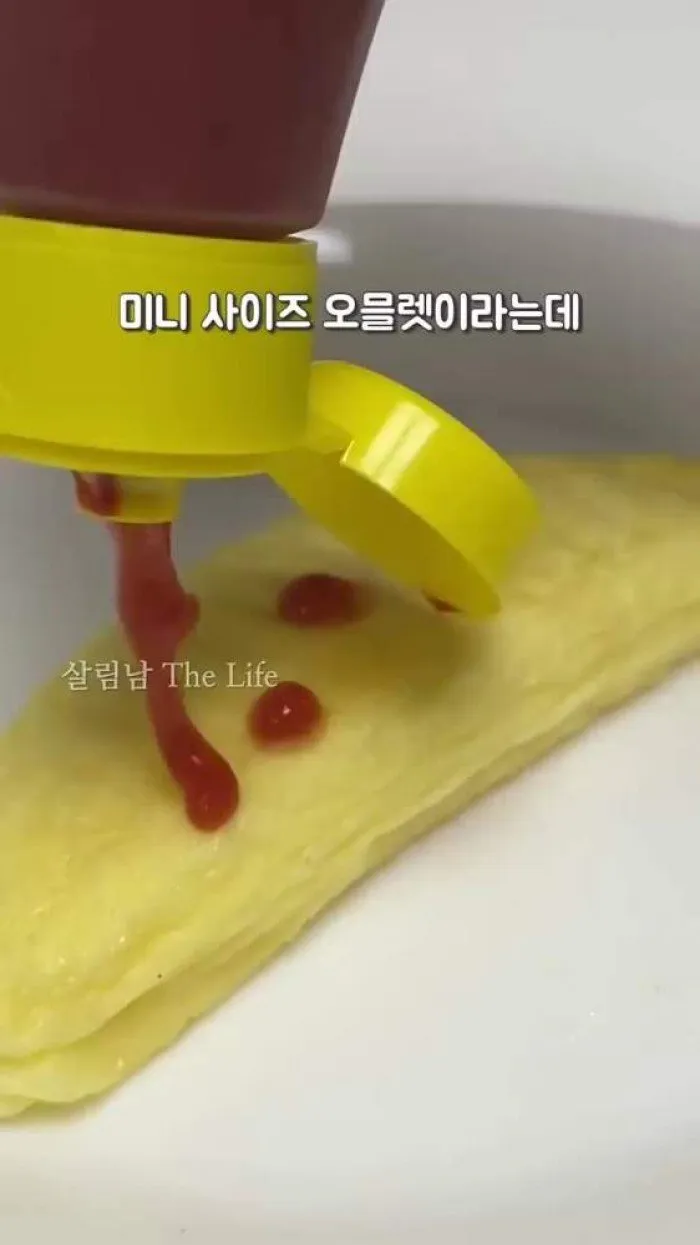 Grandma's Tteok Skewers, Cheonil Food Plain Omelet, Hunhun Seafood Udon Set