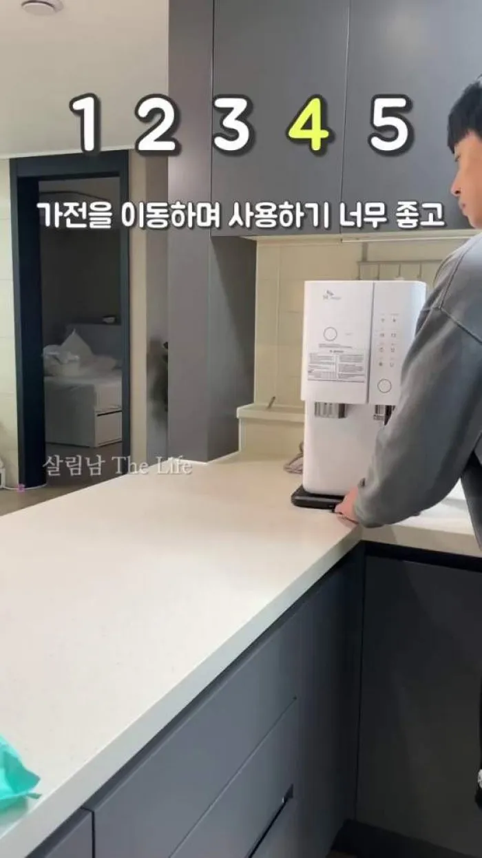 흡착 샤워기 홀더, 핸디 스팀 다리미, 비누 넣는 샤워볼, 이동식 슬라이딩 트레이휴대용 2in1 무선 보조배터리