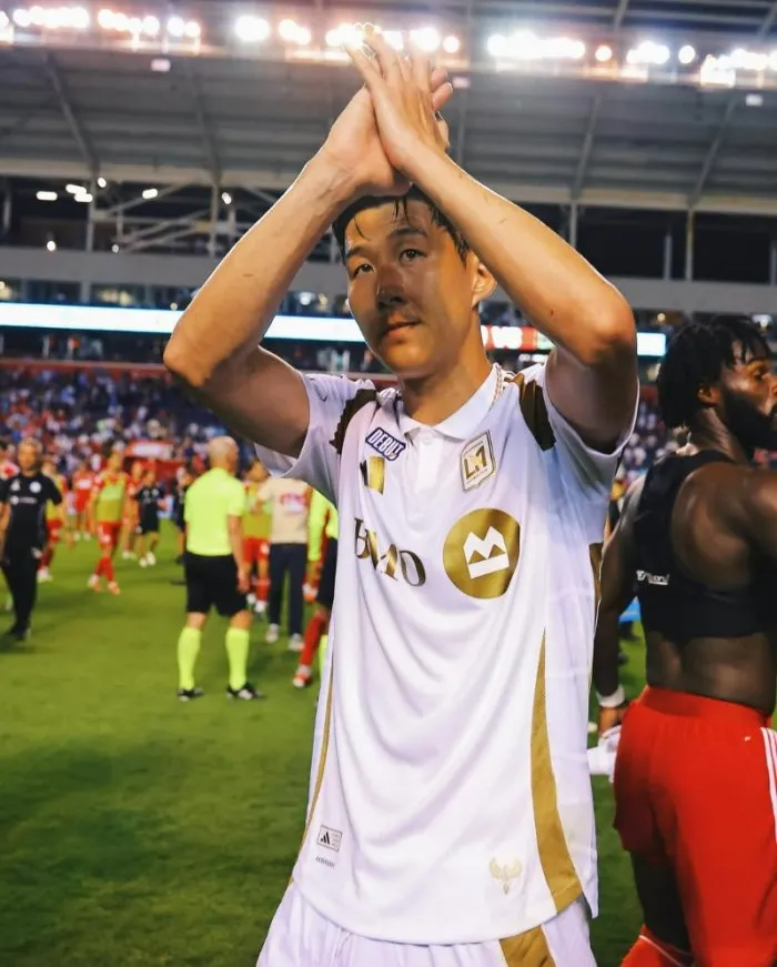 Son Heung-min: "Footballers are just salarymen... Money doesn't come in every week"