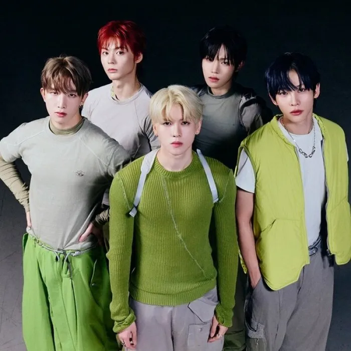 트와이스, 베이비몬스터, 파우, 첸, 엑소, 세븐틴, 에스쿱스, 민규, 이즈나