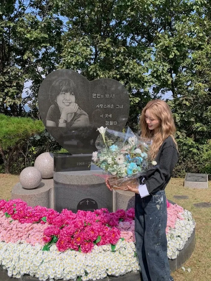 Choi Jun-hee visita las tumbas de la fallecida Choi Jin-sil y Choi Jin-young... "Hoy, como aquel día..."
