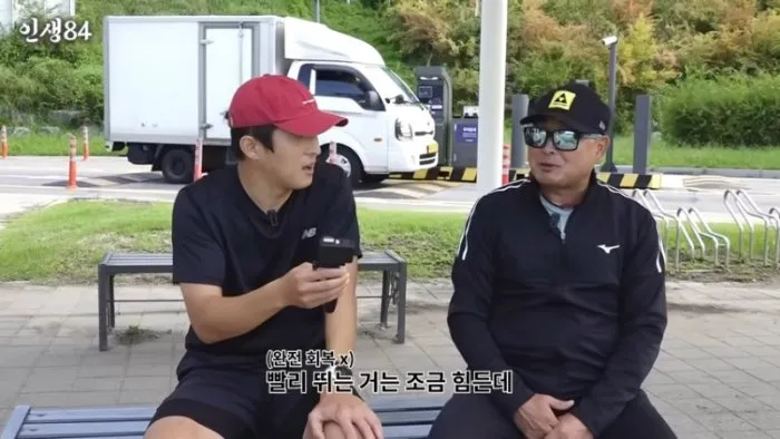 'I thought I would never run again...' Lee Bong-joo, after 4 years of battling illness, makes a 'miraculous run'