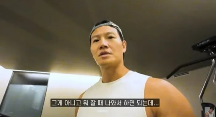 キム・ジョングクが「新婚旅行Vlog」を急きょ非公開に切り替えた理由