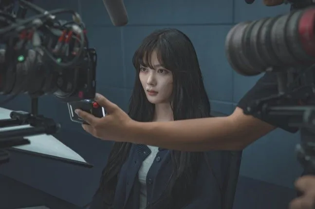 김유정, 티빙, 친애하는X, 연기변신, 글로벌차트, 비하인드, 스틸, 1위, TVING