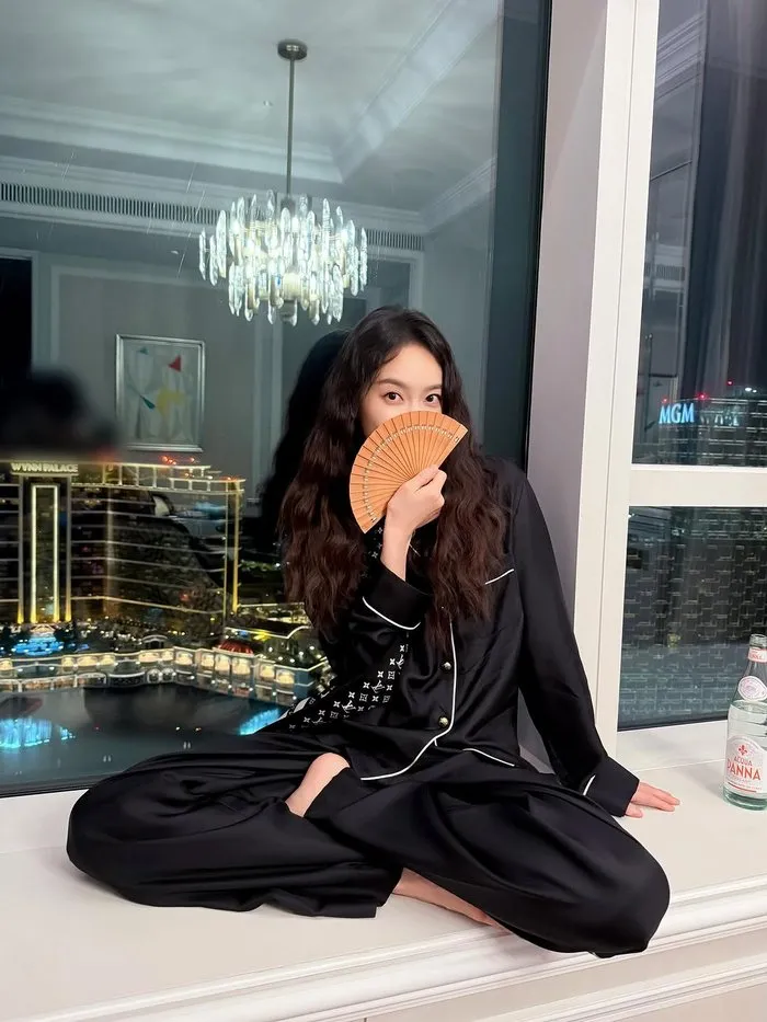 f(x), Victoria, Instagram, f(x)