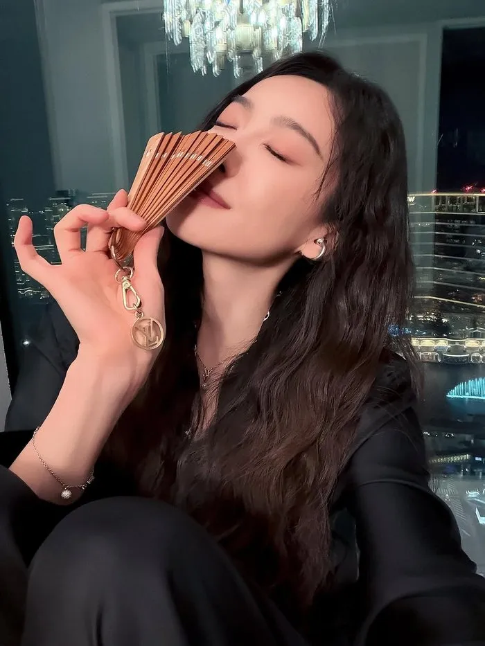 f(x), Victoria, Instagram, f(x)