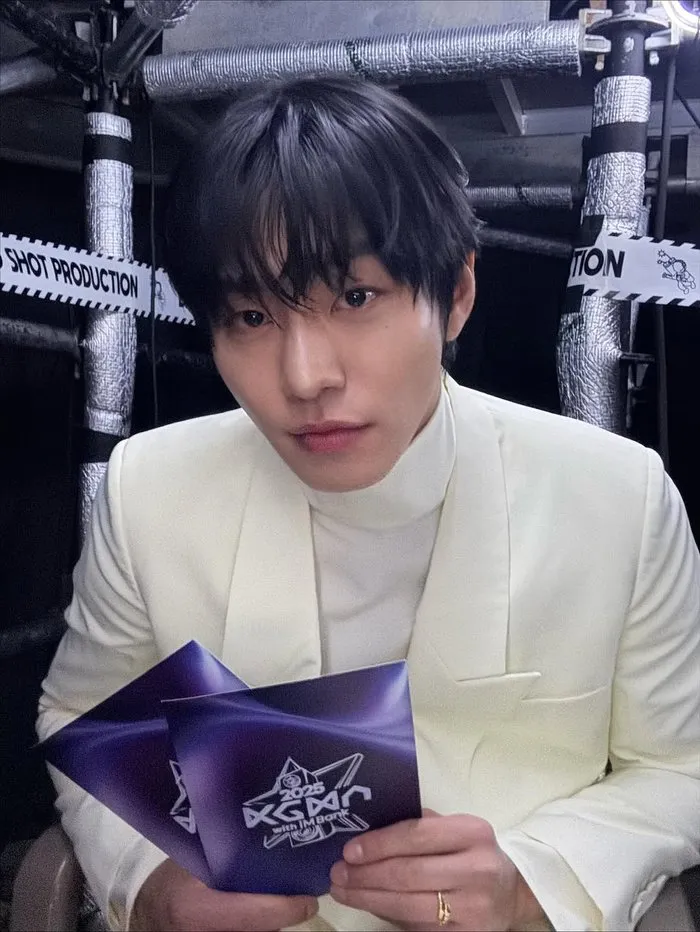 안효섭, 인스타그램, 화이트수트, 비하인드컷, 오늘도매진했습니다, 드라마, SBS