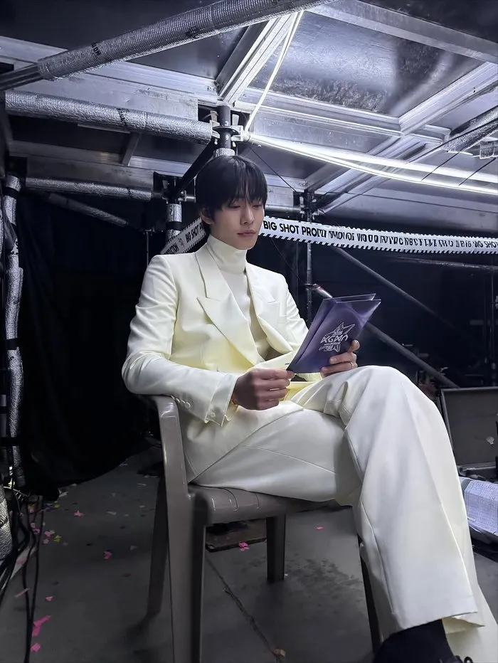 안효섭, 인스타그램, 화이트수트, 비하인드컷, 오늘도매진했습니다, 드라마, SBS