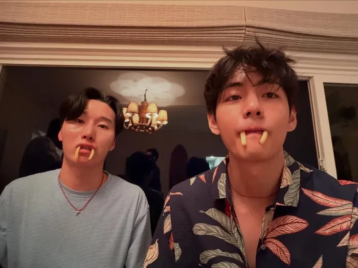 V, BTS, Instagram, Wooga Family, Viaje, Amistad, Juventud