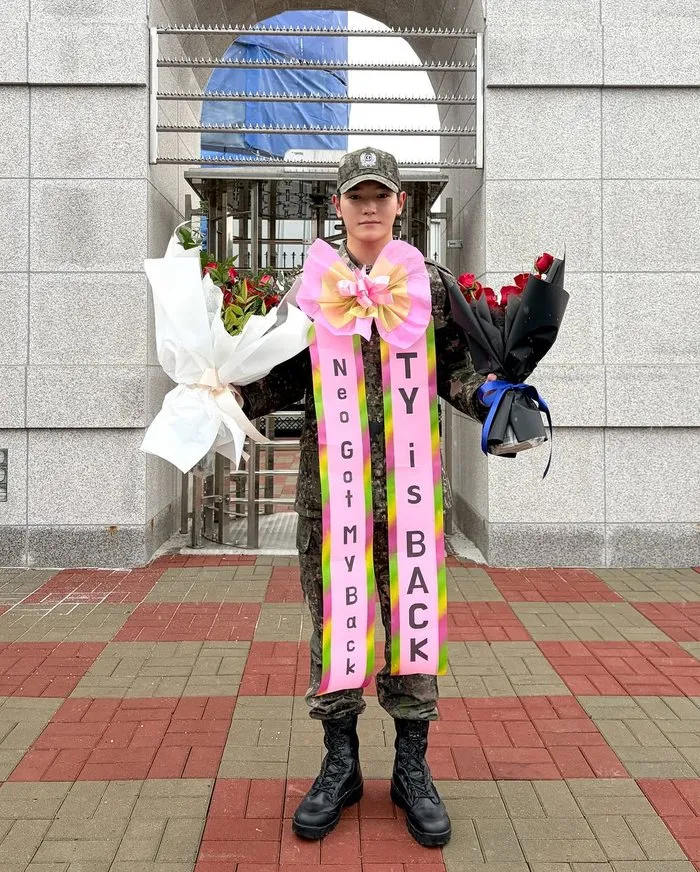 NCT, Taeyong, Navy, Military Discharge, Doyoung, Jungwoo