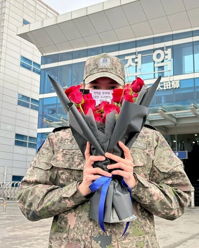 NCT, Taeyong, Navy, Military Discharge, Doyoung, Jungwoo