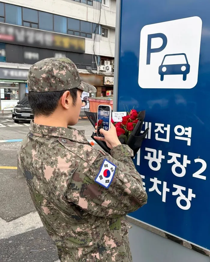 NCT, Taeyong, Navy, Military Discharge, Doyoung, Jungwoo