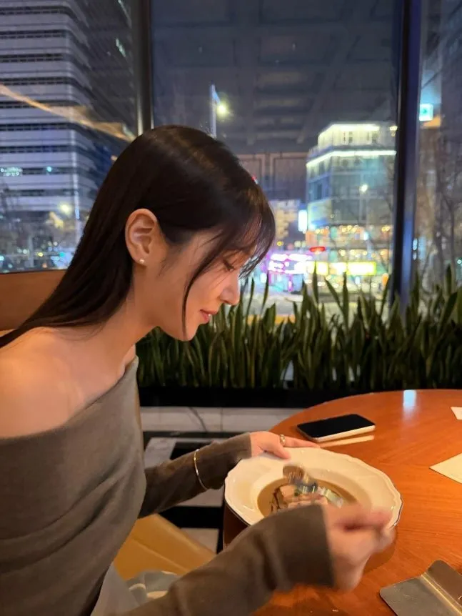 Hong Yookyung, Apink, Marriage, Instagram, Restaurant