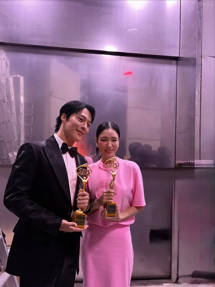 Jang Ki Yong, Instagram, Award, Dynamite Kiss, Ahn Eun Jin, Drama, Best Couple, SBS Drama Awards