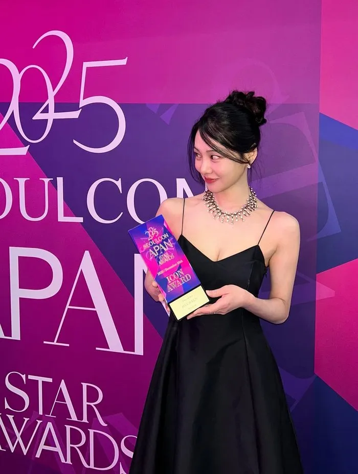 Han Ji-eun, APAN, Instagram, Award, Icon Award, Study Group, Ask the Stars, Be Melodramatic